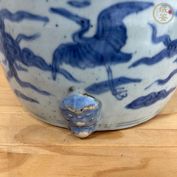 古玩陶瓷明晚期 青花云鶴八卦紋三足爐真品鑒賞圖