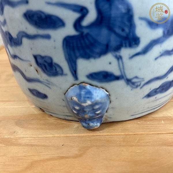 古玩陶瓷明晚期 青花云鶴八卦紋三足爐真品鑒賞圖