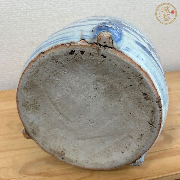 古玩陶瓷明晚期 青花云鶴八卦紋三足爐真品鑒賞圖