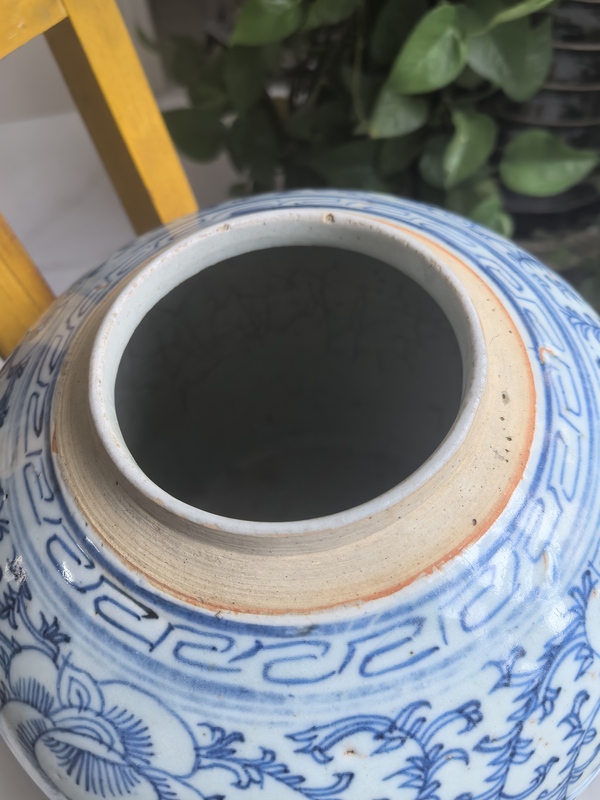 古玩陶瓷清中期 青花纏枝花卉紋罐拍賣(mài)，當(dāng)前價(jià)格100元