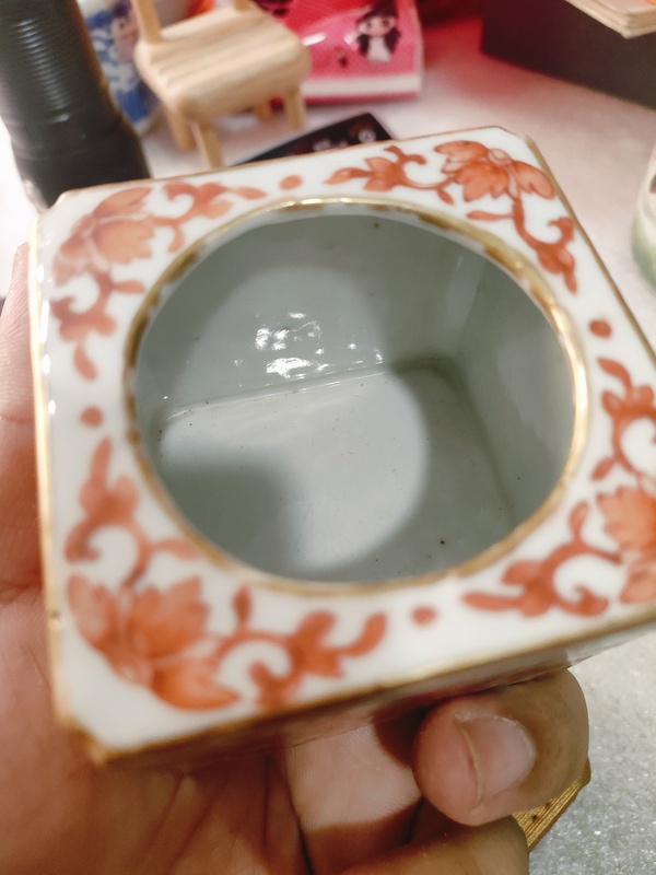 古玩陶瓷礬紅四方倭角水盂拍賣,當前價格9800元