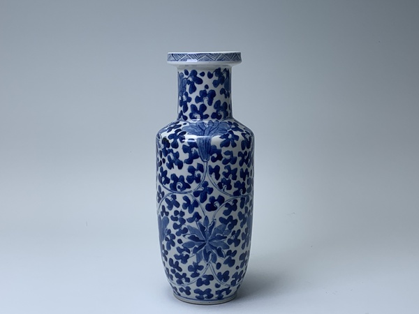 古玩陶瓷清晚期·青花纏枝蓮紋棒槌瓶拍賣，當前價格388元