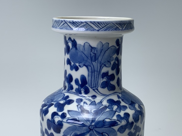 古玩陶瓷清晚期·青花纏枝蓮紋棒槌瓶拍賣，當前價格388元