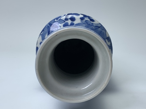 古玩陶瓷清晚期·青花纏枝蓮紋棒槌瓶拍賣，當前價格388元