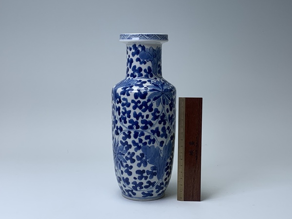 古玩陶瓷清晚期·青花纏枝蓮紋棒槌瓶拍賣，當前價格388元
