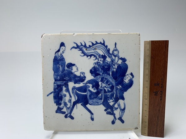古玩陶瓷清晚期·青花鐘馗嫁妹紋瓷板拍賣，當(dāng)前價(jià)格414元