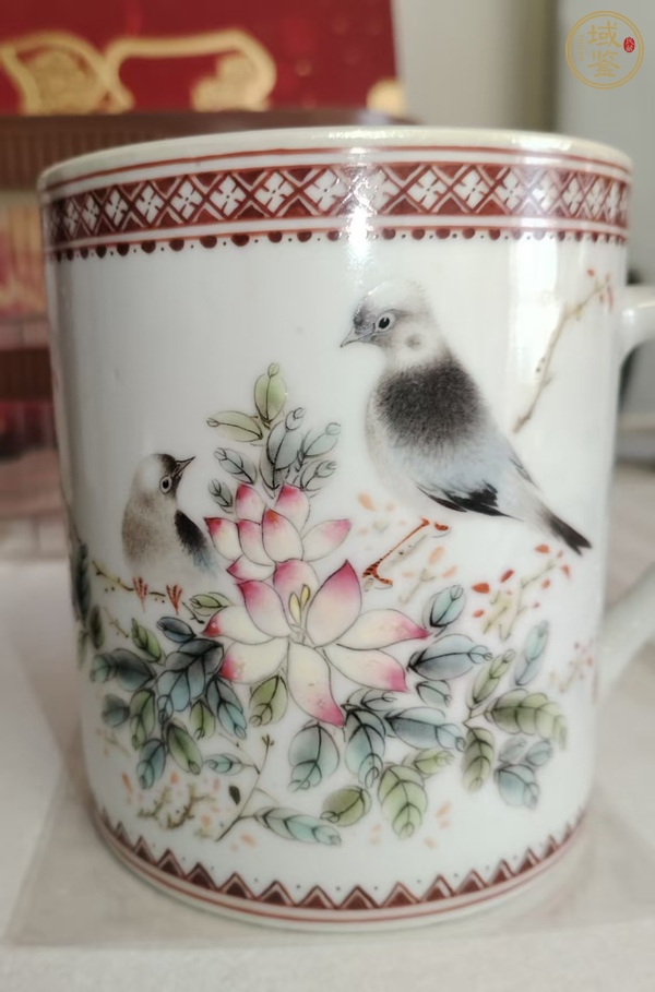古玩陶瓷花鳥紋粉彩執(zhí)杯真品鑒賞圖