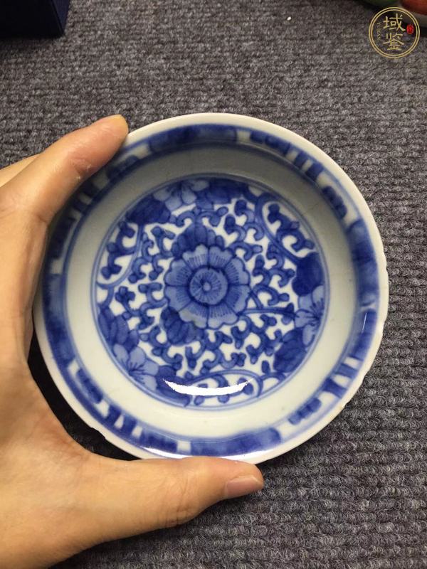 古玩花卉紋青花盤真品鑒賞圖