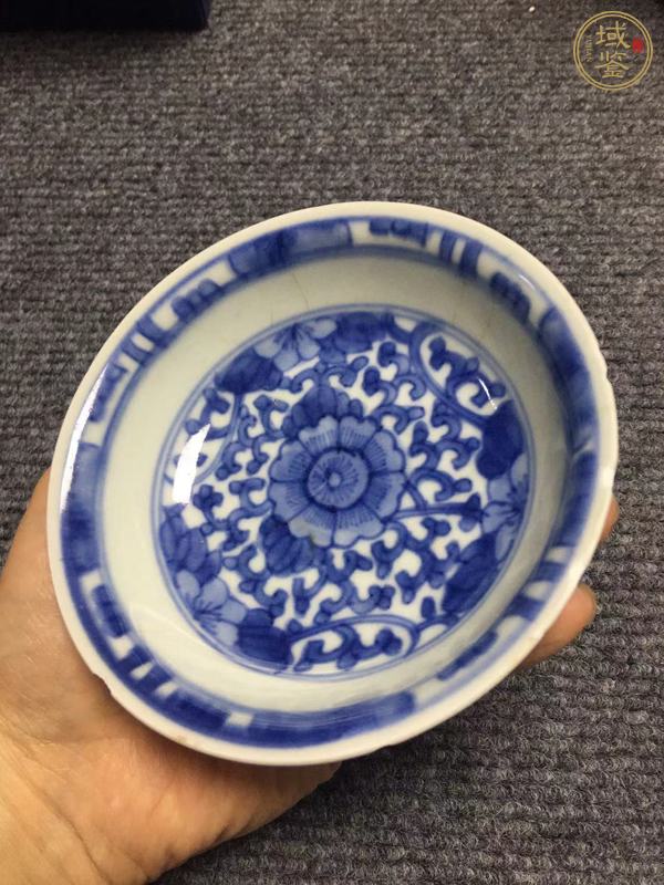 古玩陶瓷花卉紋青花盤(pán)真品鑒賞圖