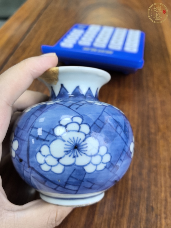 古玩陶瓷青花留白梅紋石榴尊真品鑒賞圖