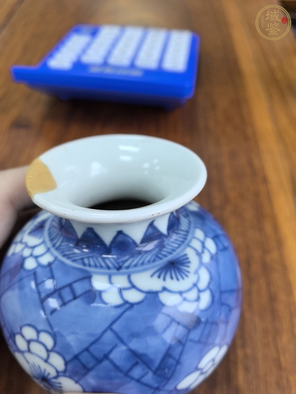 古玩陶瓷青花留白梅紋石榴尊真品鑒賞圖