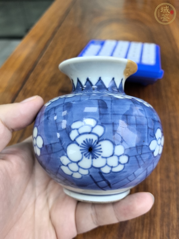 古玩陶瓷青花留白梅紋石榴尊真品鑒賞圖