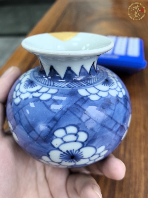 古玩陶瓷青花留白梅紋石榴尊真品鑒賞圖