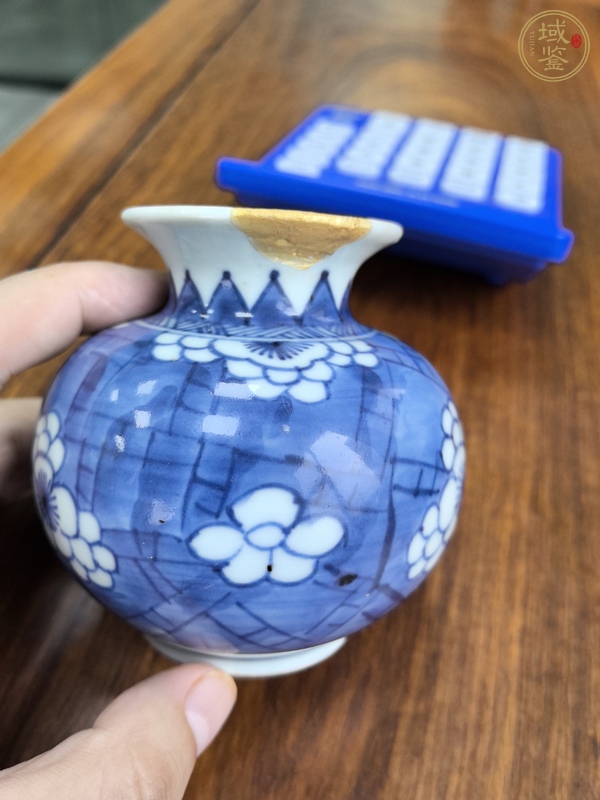 古玩陶瓷青花留白梅紋石榴尊真品鑒賞圖