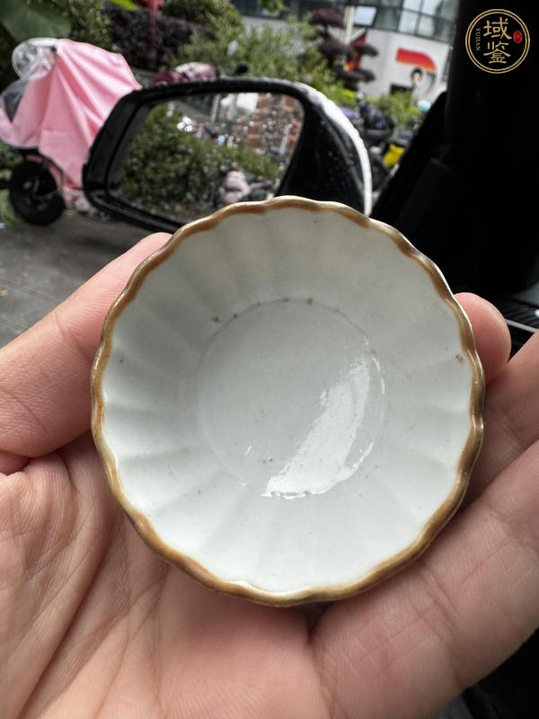 古玩陶瓷花卉紋粉彩杯真品鑒賞圖