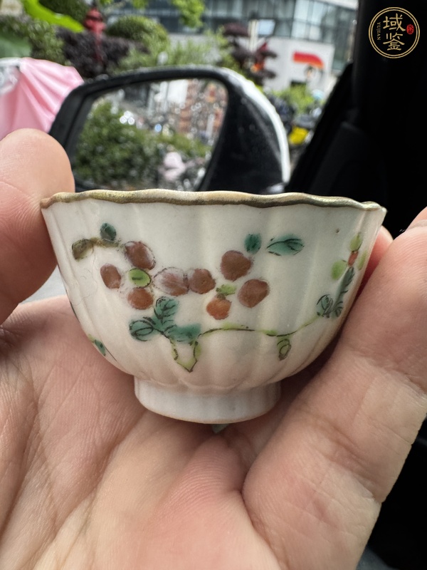 古玩花卉紋粉彩杯真品鑒賞圖