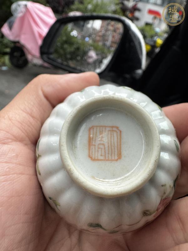 古玩陶瓷花卉紋粉彩杯真品鑒賞圖