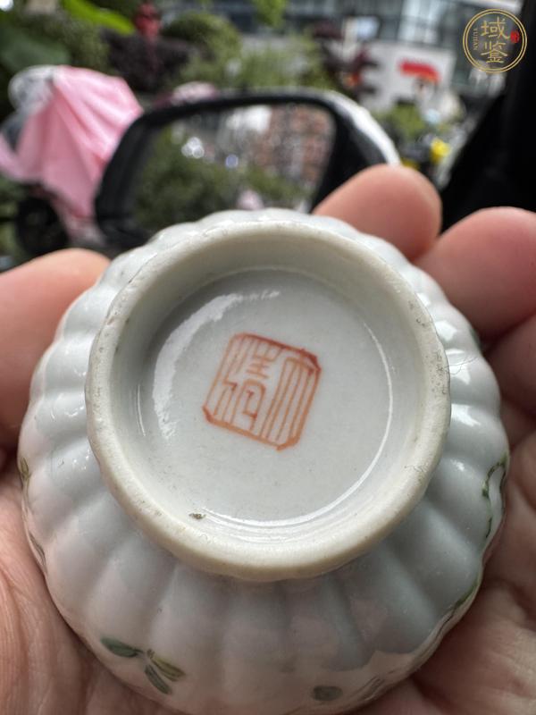 古玩陶瓷花卉紋粉彩杯真品鑒賞圖