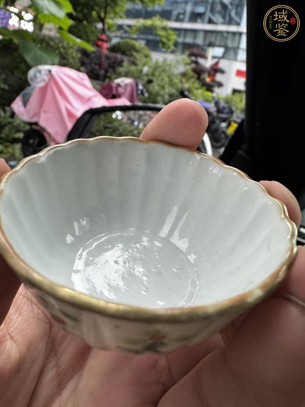 古玩陶瓷花卉紋粉彩杯真品鑒賞圖