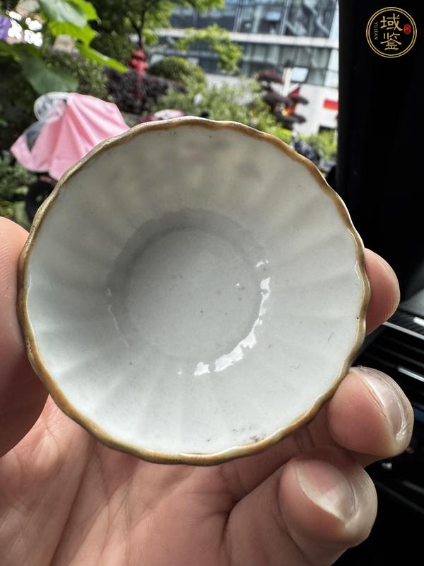 古玩陶瓷花卉紋粉彩杯真品鑒賞圖