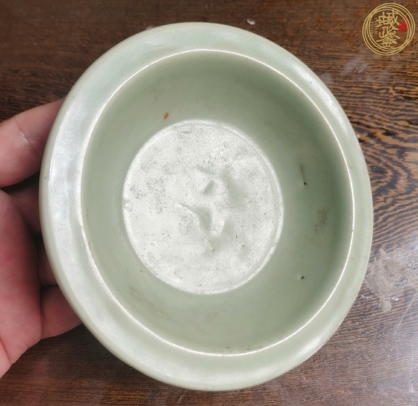 古玩陶瓷元代·青釉雙魚紋折沿洗 真品鑒賞圖