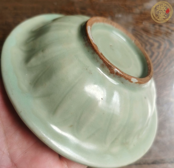 古玩陶瓷元代·青釉雙魚紋折沿洗 真品鑒賞圖