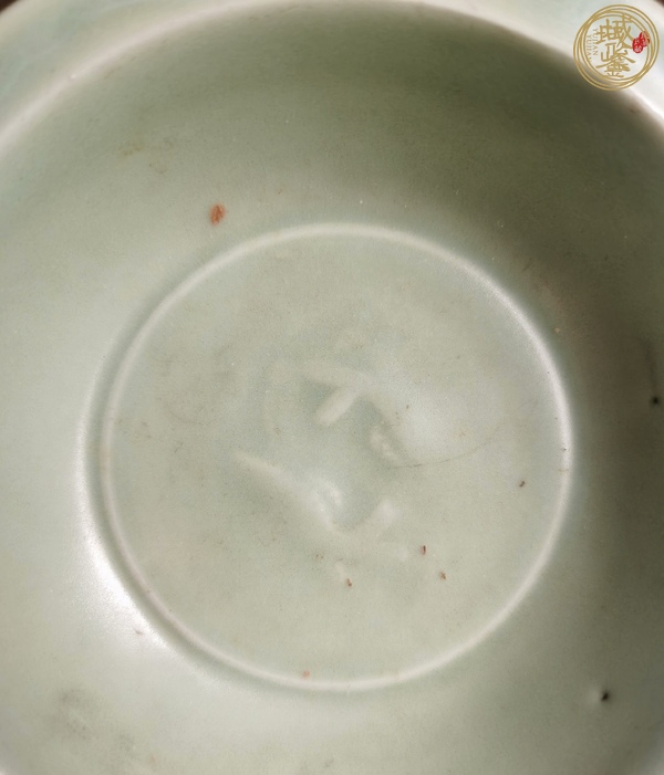 古玩陶瓷元代·青釉雙魚紋折沿洗 真品鑒賞圖