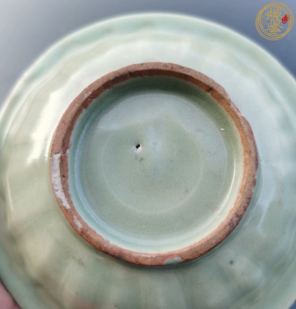 古玩陶瓷元代·青釉雙魚紋折沿洗 真品鑒賞圖