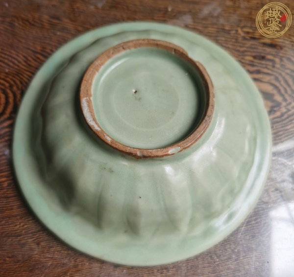 古玩陶瓷元代·青釉雙魚紋折沿洗 真品鑒賞圖