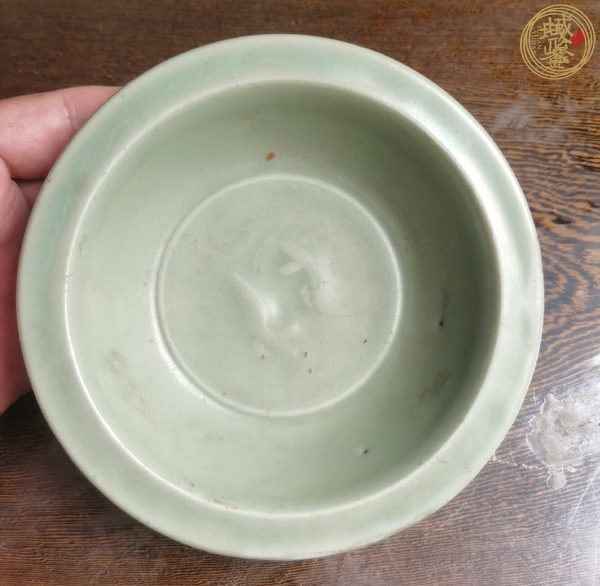 古玩陶瓷元代·青釉雙魚紋折沿洗 真品鑒賞圖