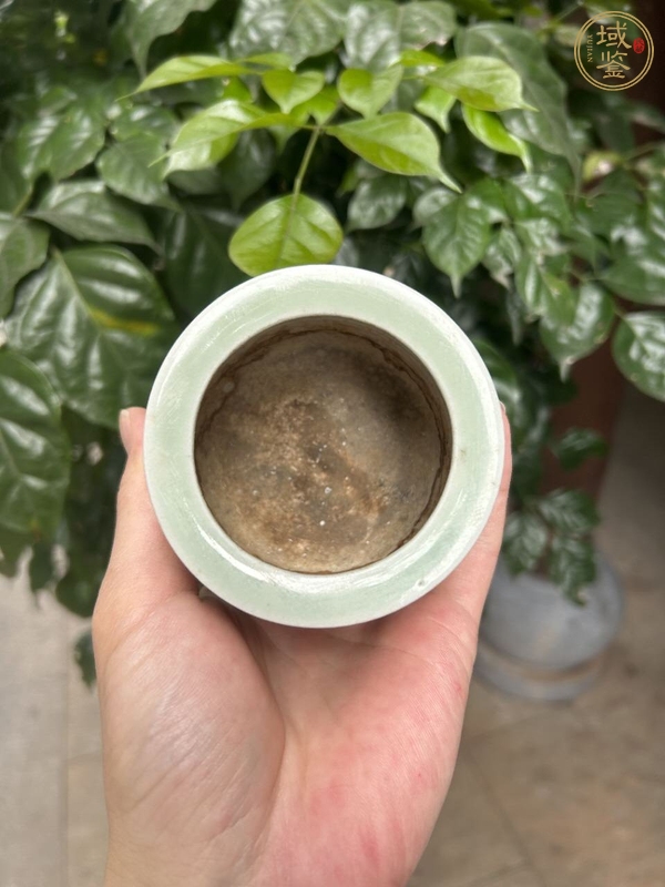 古玩陶瓷清中期 青釉刻花筒式香爐真品鑒賞圖