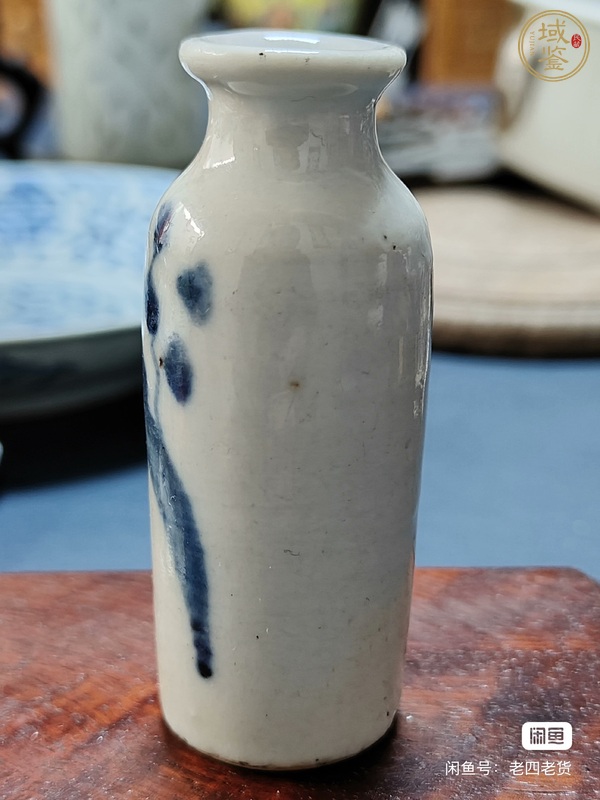 古玩陶瓷清中期 青花花鳥(niǎo)紋香瓶真品鑒賞圖