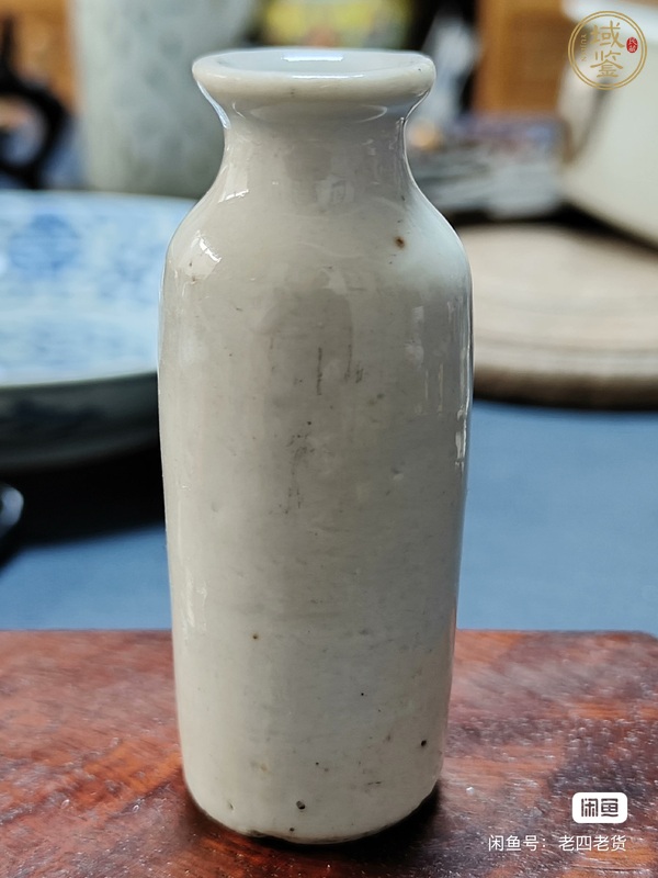 古玩陶瓷清中期 青花花鳥(niǎo)紋香瓶真品鑒賞圖
