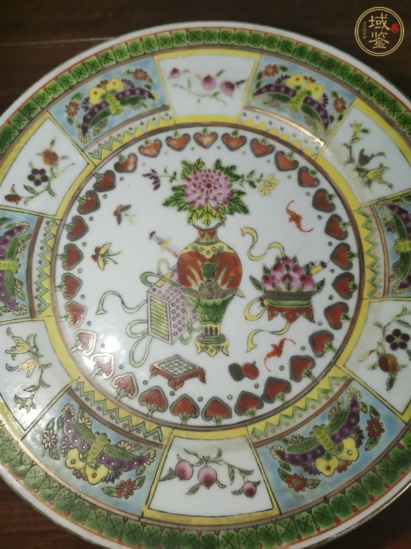 古玩陶瓷粉彩花卉紋盤真品鑒賞圖