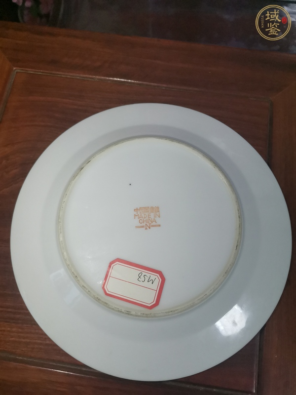 古玩陶瓷粉彩花卉紋盤真品鑒賞圖