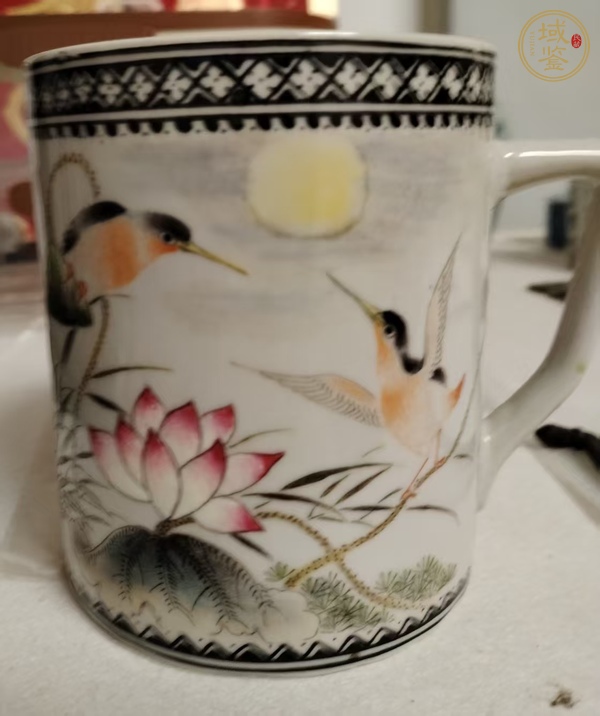 古玩陶瓷花鳥紋執蓋杯真品鑒賞圖