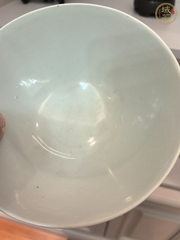 古玩陶瓷紅釉碗真品鑒賞圖
