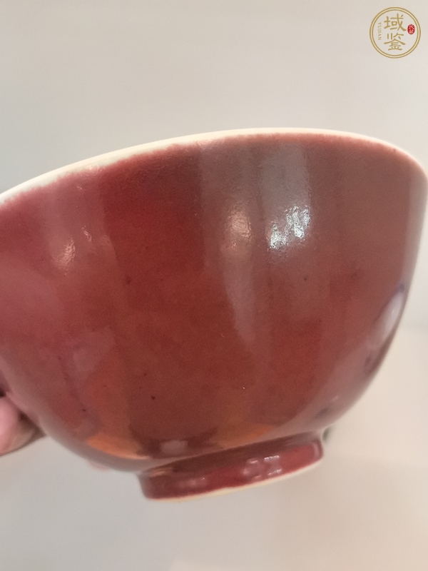 古玩陶瓷紅釉碗真品鑒賞圖