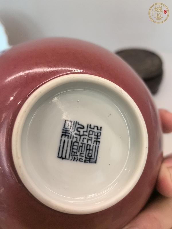 古玩陶瓷紅釉碗真品鑒賞圖