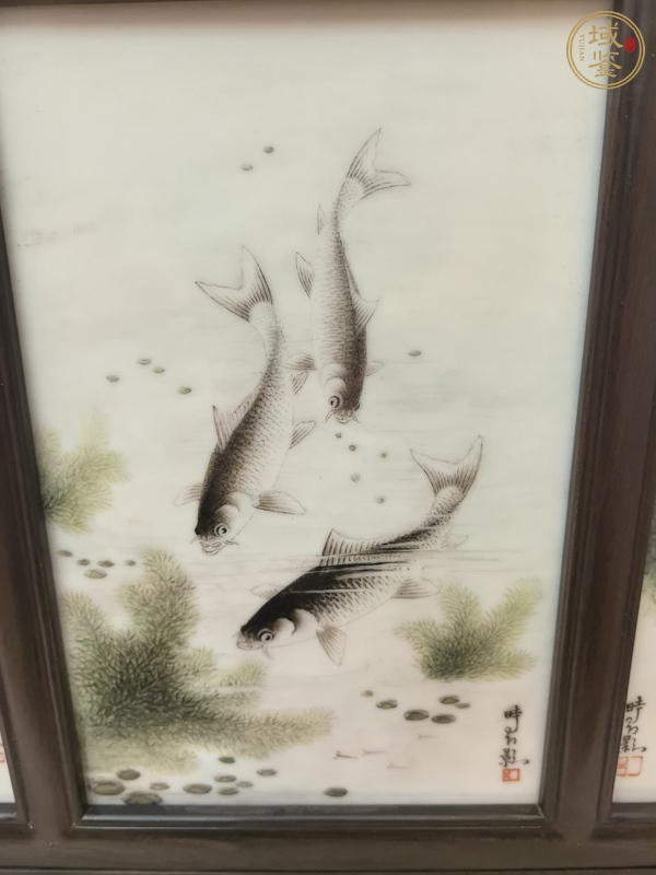 古玩陶瓷粉彩魚藻紋瓷板真品鑒賞圖