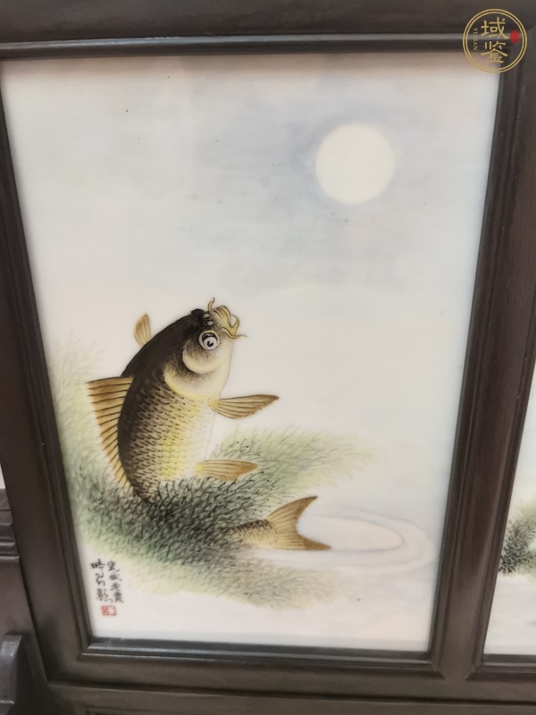 古玩陶瓷粉彩魚藻紋瓷板真品鑒賞圖