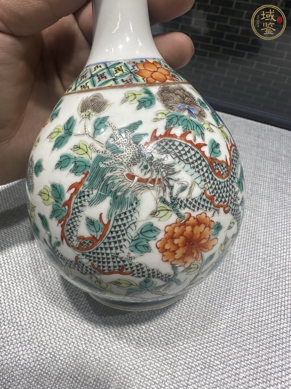 古玩陶瓷五彩龍穿花紋長頸瓶真品鑒賞圖