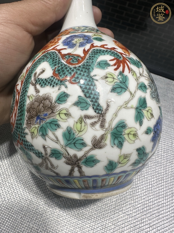 古玩陶瓷五彩龍穿花紋長頸瓶真品鑒賞圖