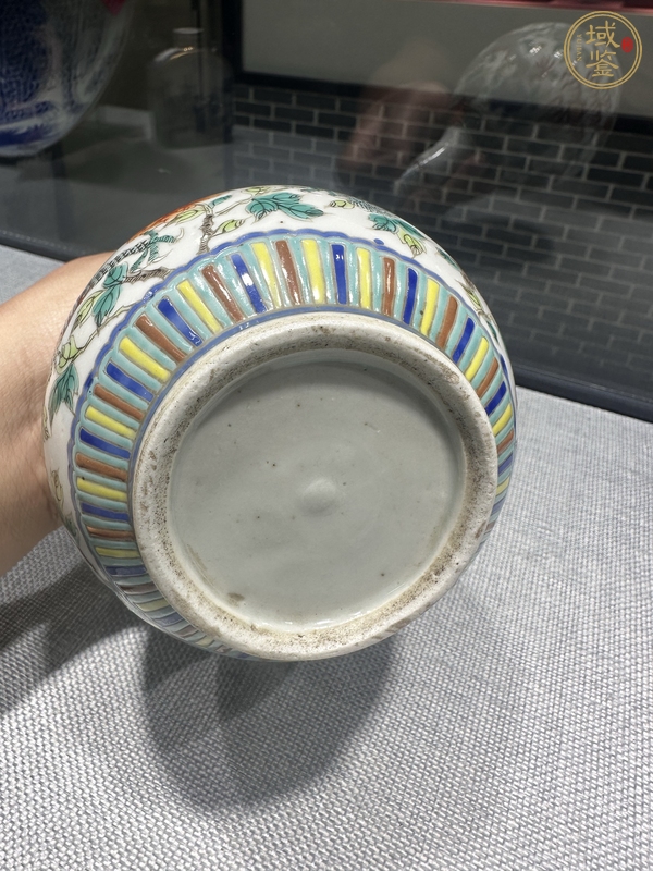 古玩陶瓷五彩龍穿花紋長頸瓶真品鑒賞圖