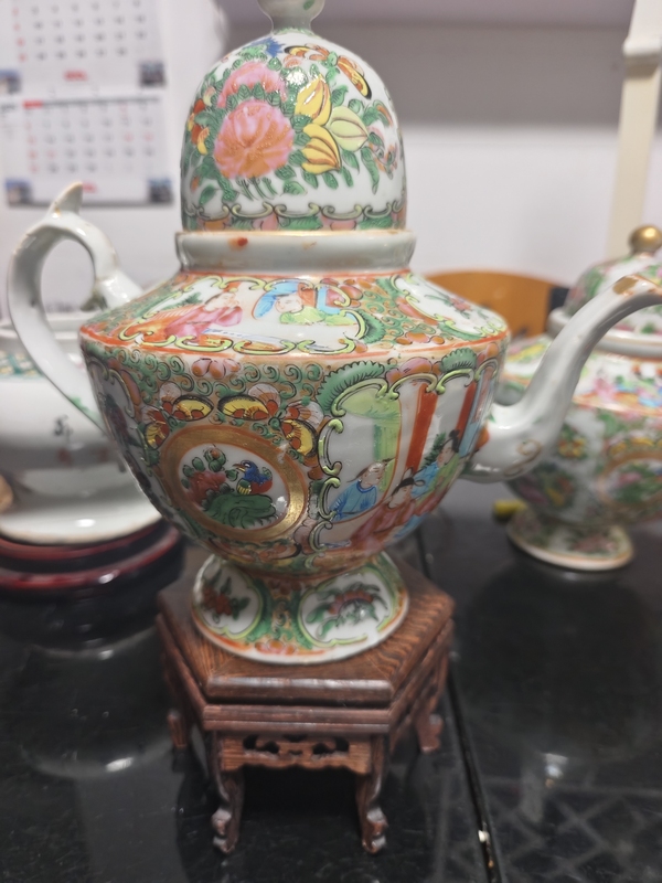 古玩轉(zhuǎn)賣咸豐廣彩壺拍賣，當(dāng)前價格2260元