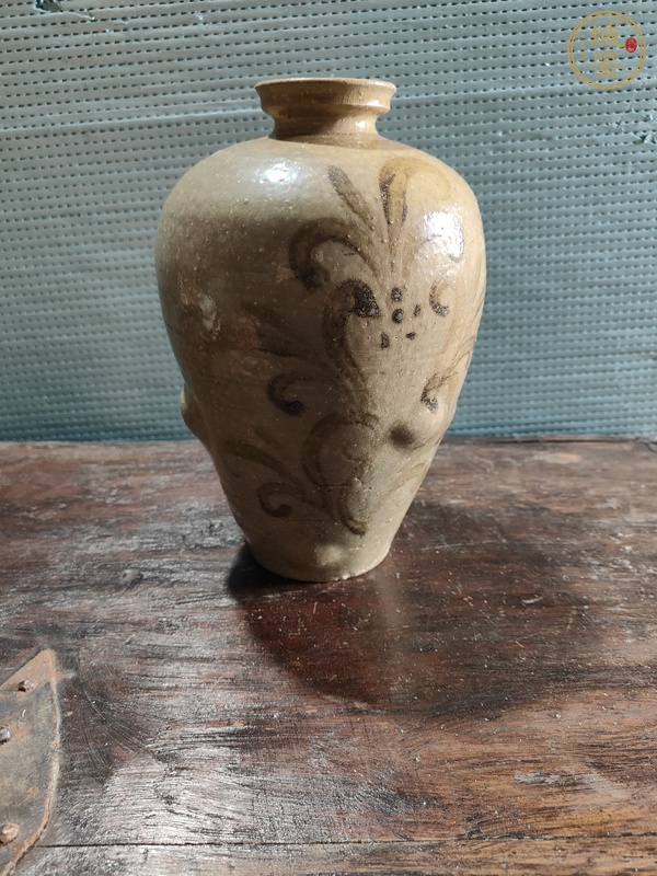 古玩陶瓷白釉褐彩梅瓶真品鑒賞圖