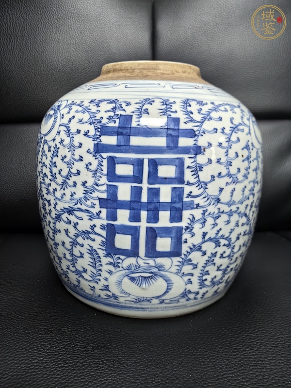 古玩陶瓷嘉慶纏枝花囍字紋青花蓋罐真品鑒賞圖