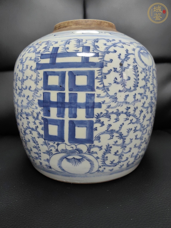 古玩陶瓷嘉慶纏枝花囍字紋青花蓋罐真品鑒賞圖