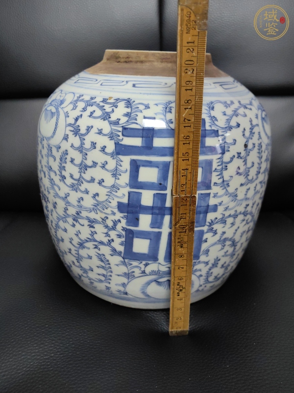 古玩陶瓷嘉慶纏枝花囍字紋青花蓋罐真品鑒賞圖