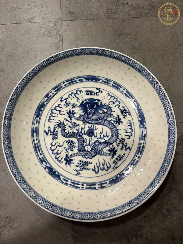古玩陶瓷青花龍紋玲瓏瓷盤真品鑒賞圖